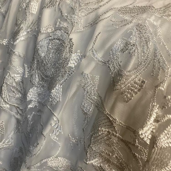 Wedding dress - Picture 2 of 7